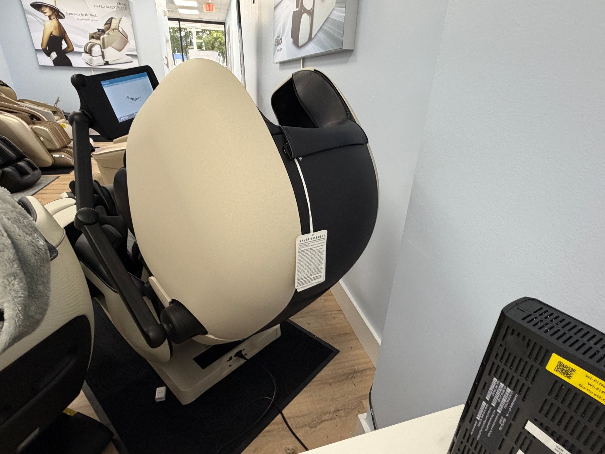 InadaMassage ChairsInada ROBO Massage Chair with Facial Recognition ( OPEN BOX FLOOR DEMO)White and BlackMassage Chair Heaven